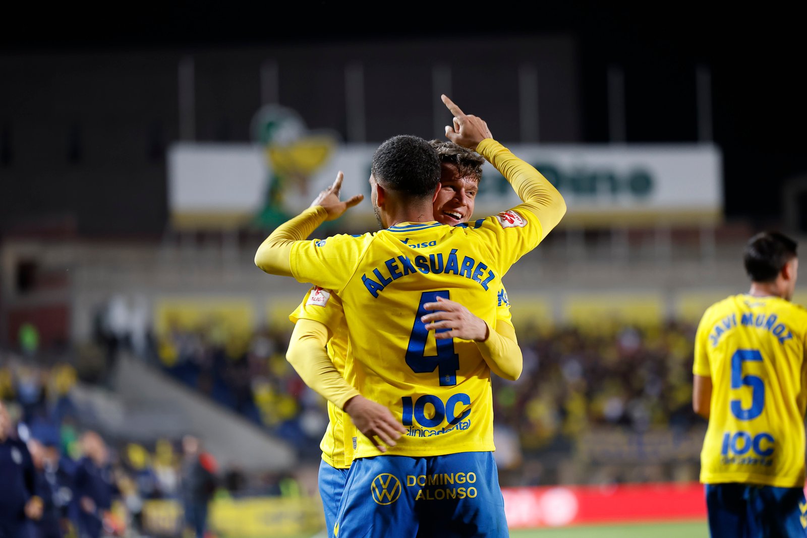 Álex Suárez y Marc Cardona en el partido contra el Valencia (vía: Diario As)
