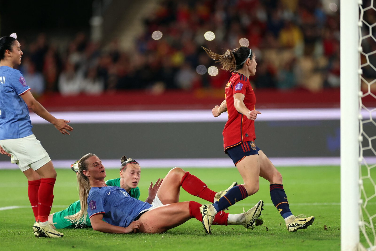 Aitana Bonmatí marca el primer gol de España en la final de la Nations League contra Francia