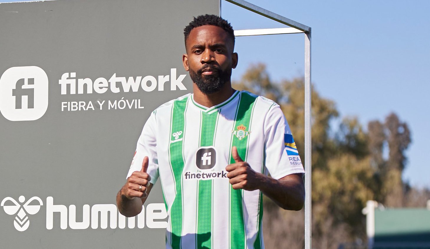 Bakambu en su presentación. FOTO: Real Betis