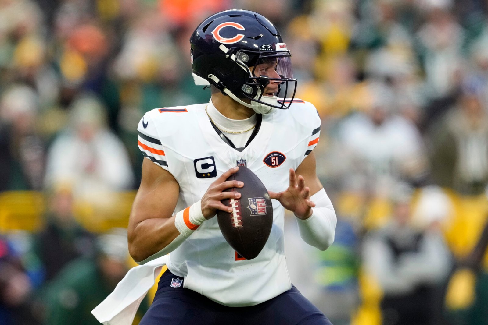 Justin Fields con lso Chicago Bears