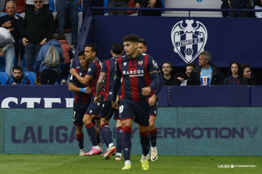 Celebración del Levante UD tras anotar el 1-0 ante el Real Zaragoza