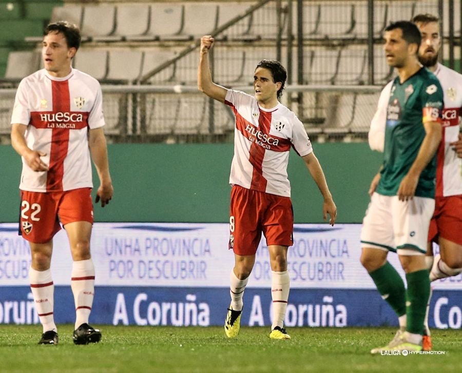 Javi Martínez celebra su gol con la SD Huesca vs Racing de Ferrol