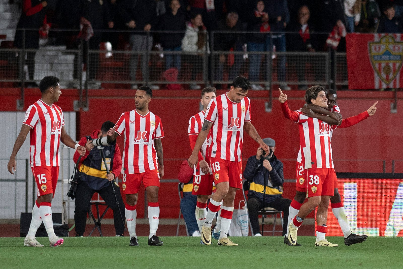 Luka romero celebrando un gol con el Almería