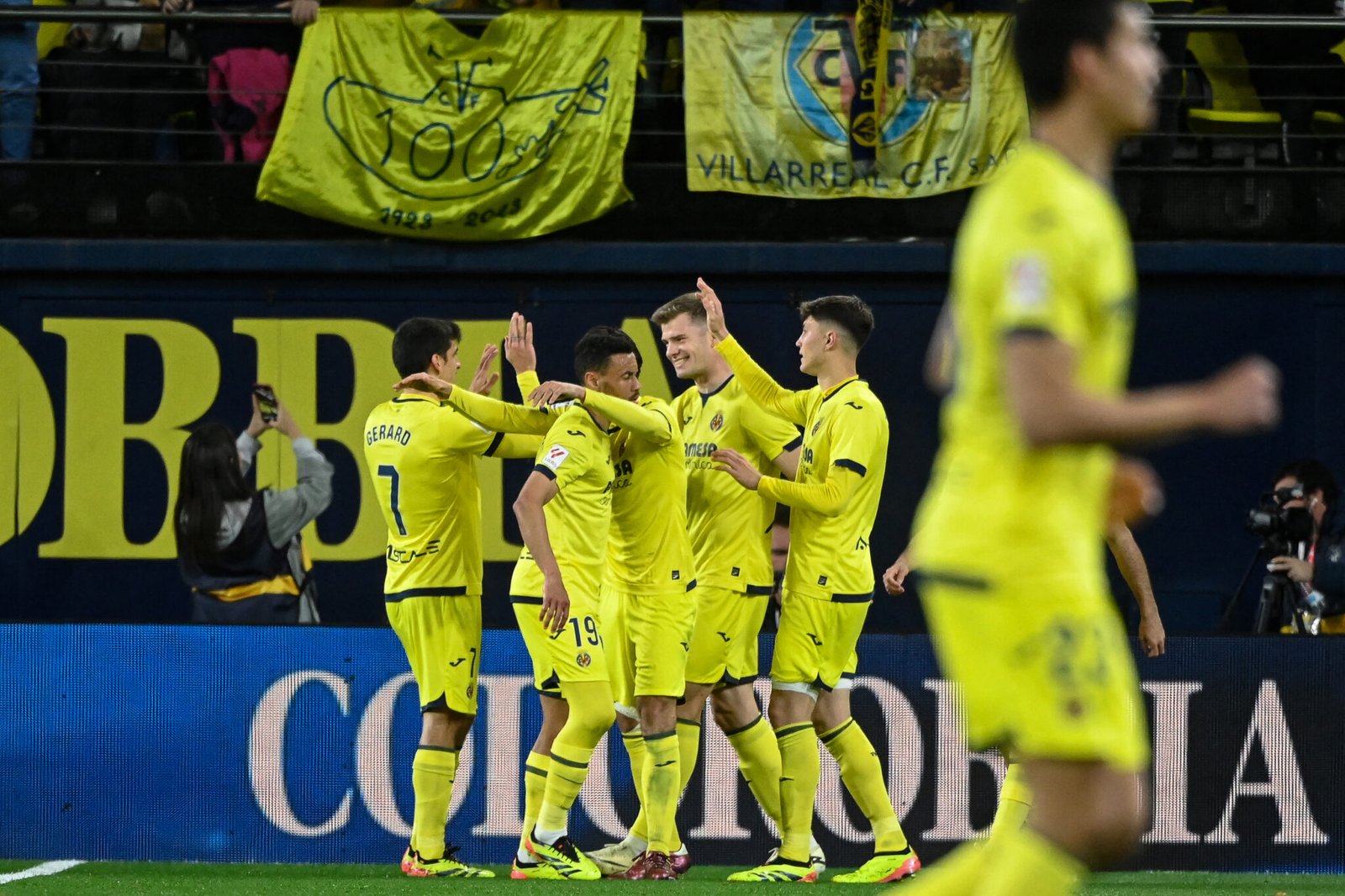 Celebración del Villarreal tras anotar ante el Atlético de Madrid