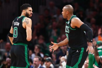 Tatum y Al horford en la victoria de los Celtics