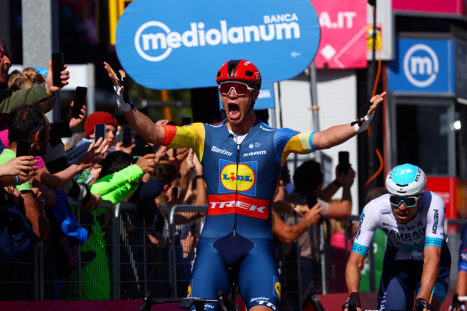 Jonathan Milan, ganador de la etapa 4 del Giro.