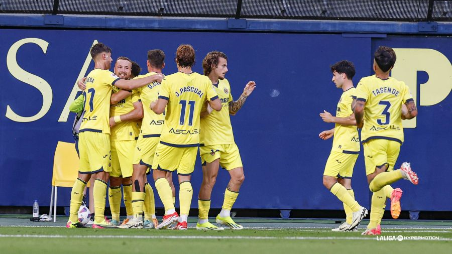 Villarreal B celebran un gol.