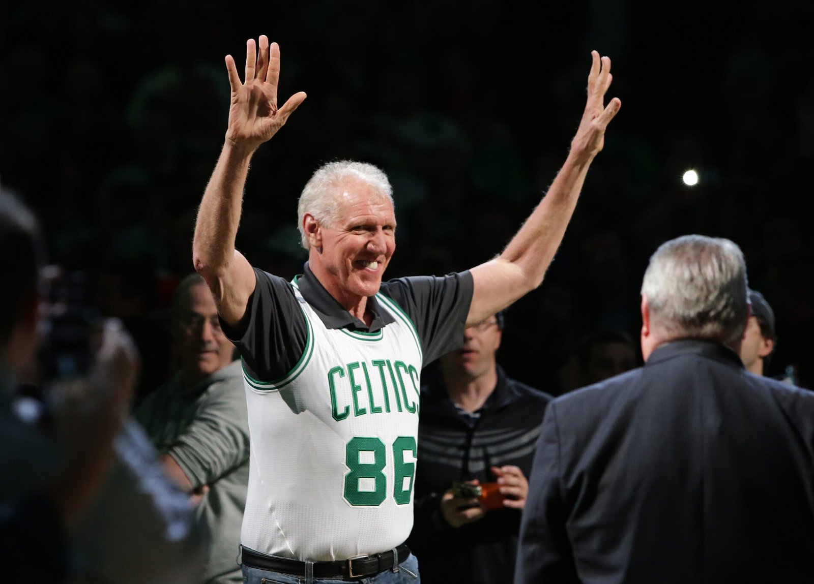   Bill Walton homenajado por los Boston Celtics en el TD Garden el April 13, 2016 in Boston, Massachusetts. (Fotografía:Mike Lawrie/Getty Images)