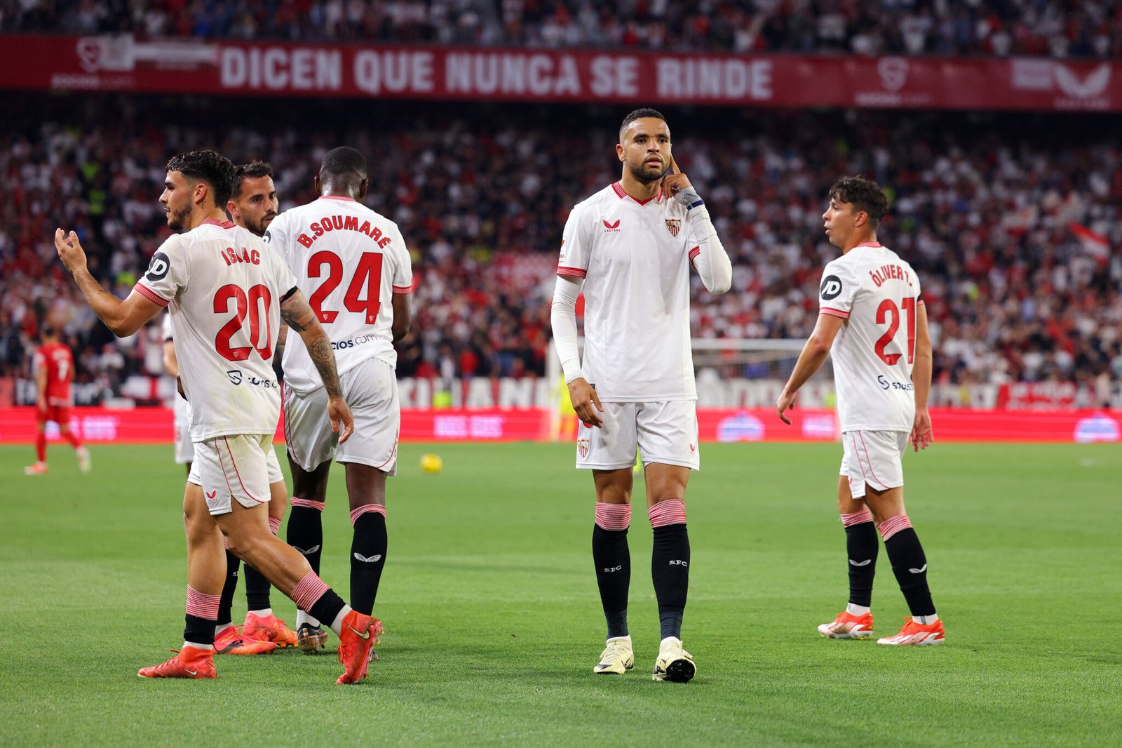 En Nesyri celebrando un gol con el Sevilla