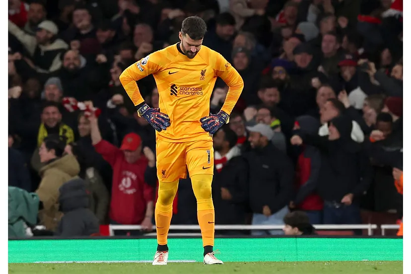 Alisson después de encajar un gol. FOTO: EFE