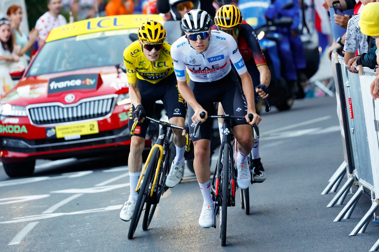 Jonas Vingegaard y Tadej Pogacar en el Tour de Francia 2023.