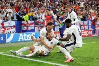 Jugadores ingleses celebrando el gol que significaba la remontada frente a Eslovaquia.
