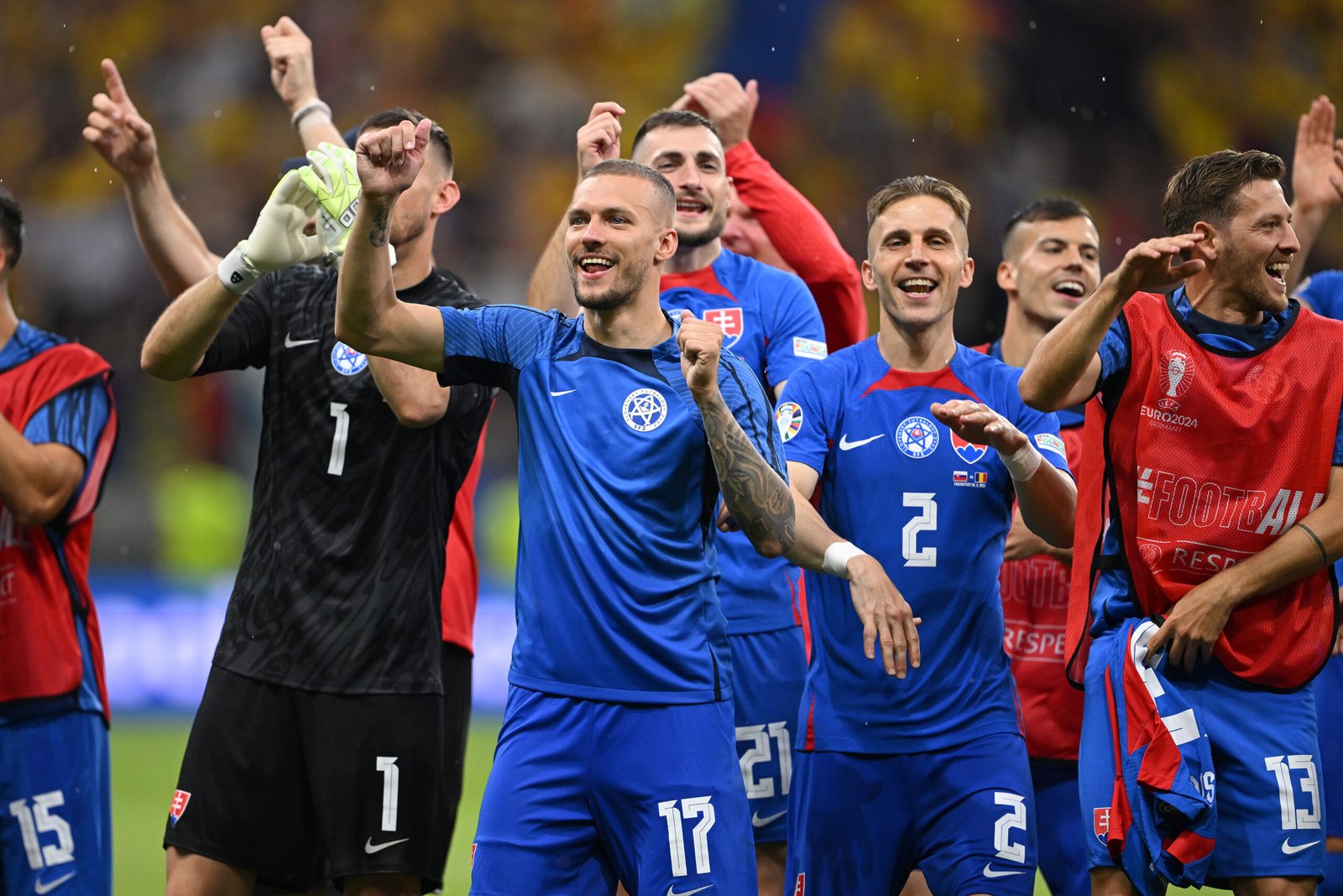 Jugadores de Eslovaquia celebrando el pase a los octavos de final de la Euro 2024.