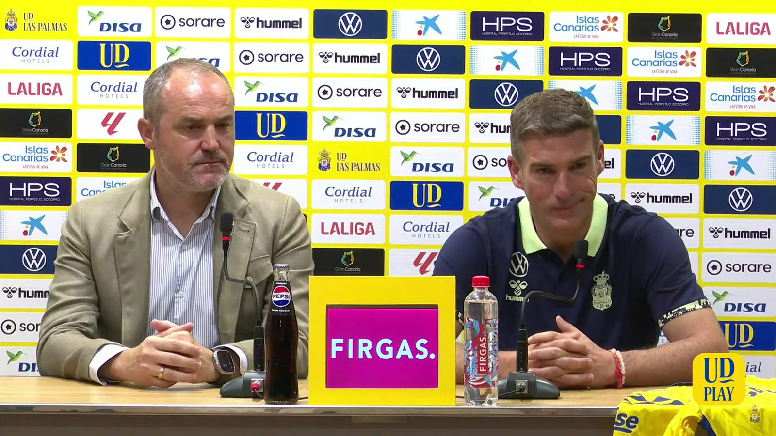 Luis Helguera y Luis Carrión durante la rueda de prensa del nuevo entrenador de Las Palmas.