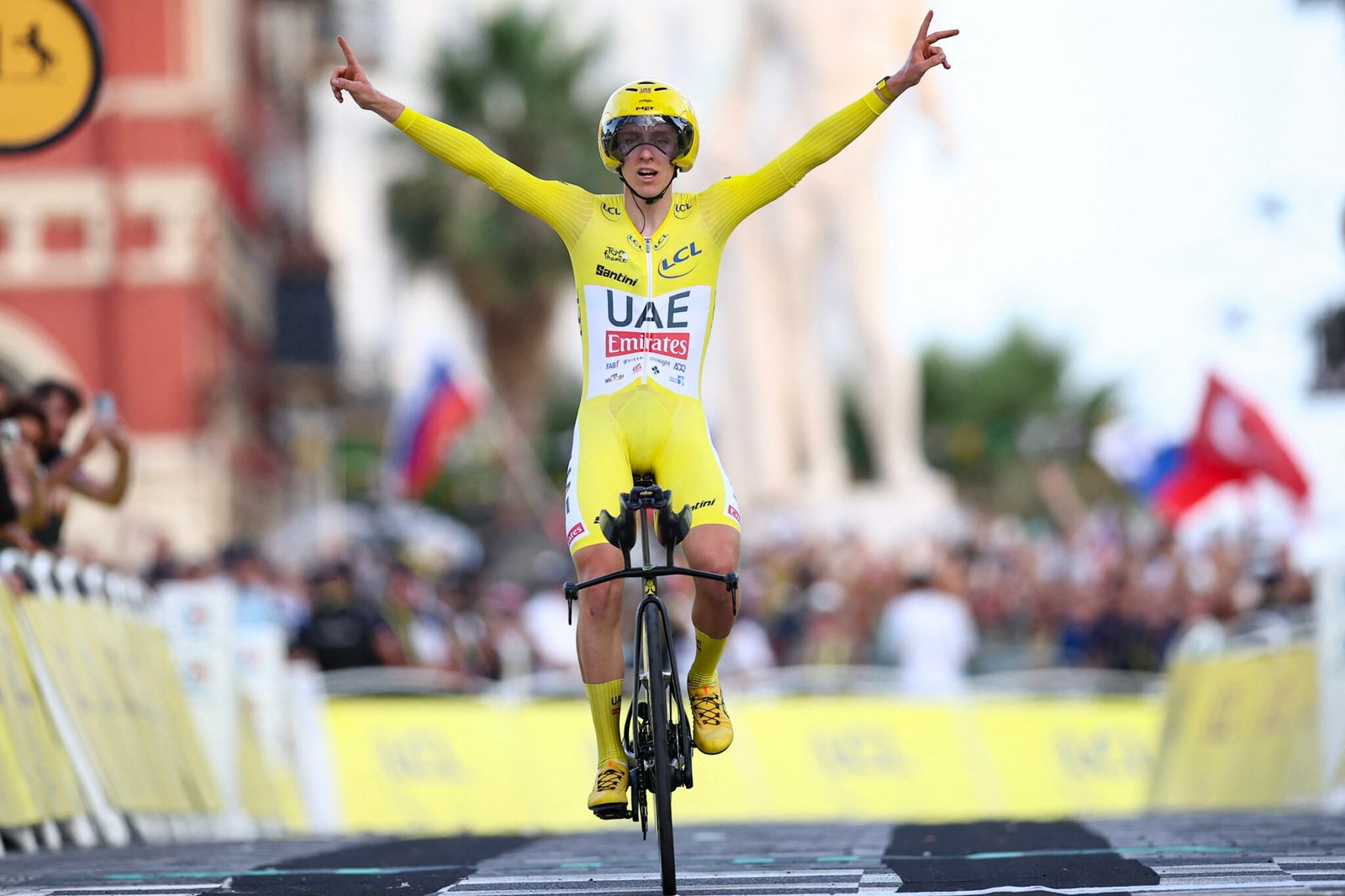 Tadej Pogacar, ganador del maillot amarillo del Tour de Francia 2024.