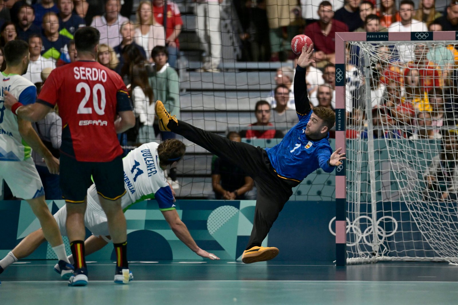 Parada de Gonzalo Pérez de Vargas en el España vs Eslovenia de balonmano