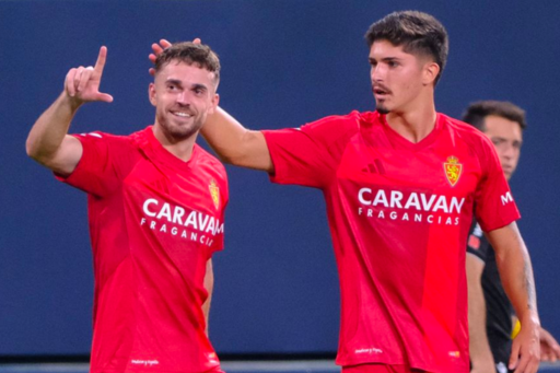 Mario Soberón celebrando su doblete ante el Cádiz CF