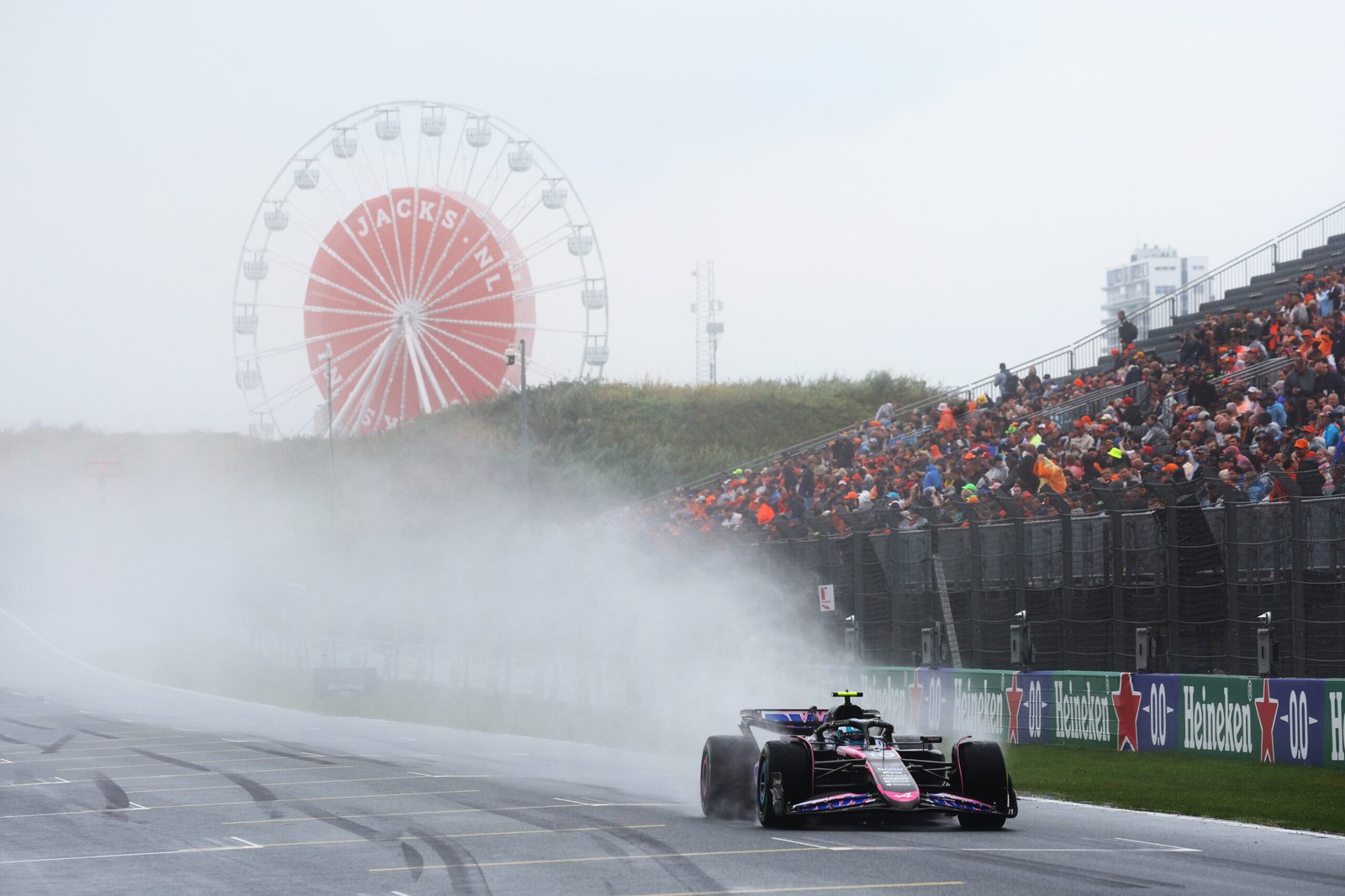 Pierre Gasly bajo la luvia en los entrenamientos libres 3 del Gran Premio de Países Bajos