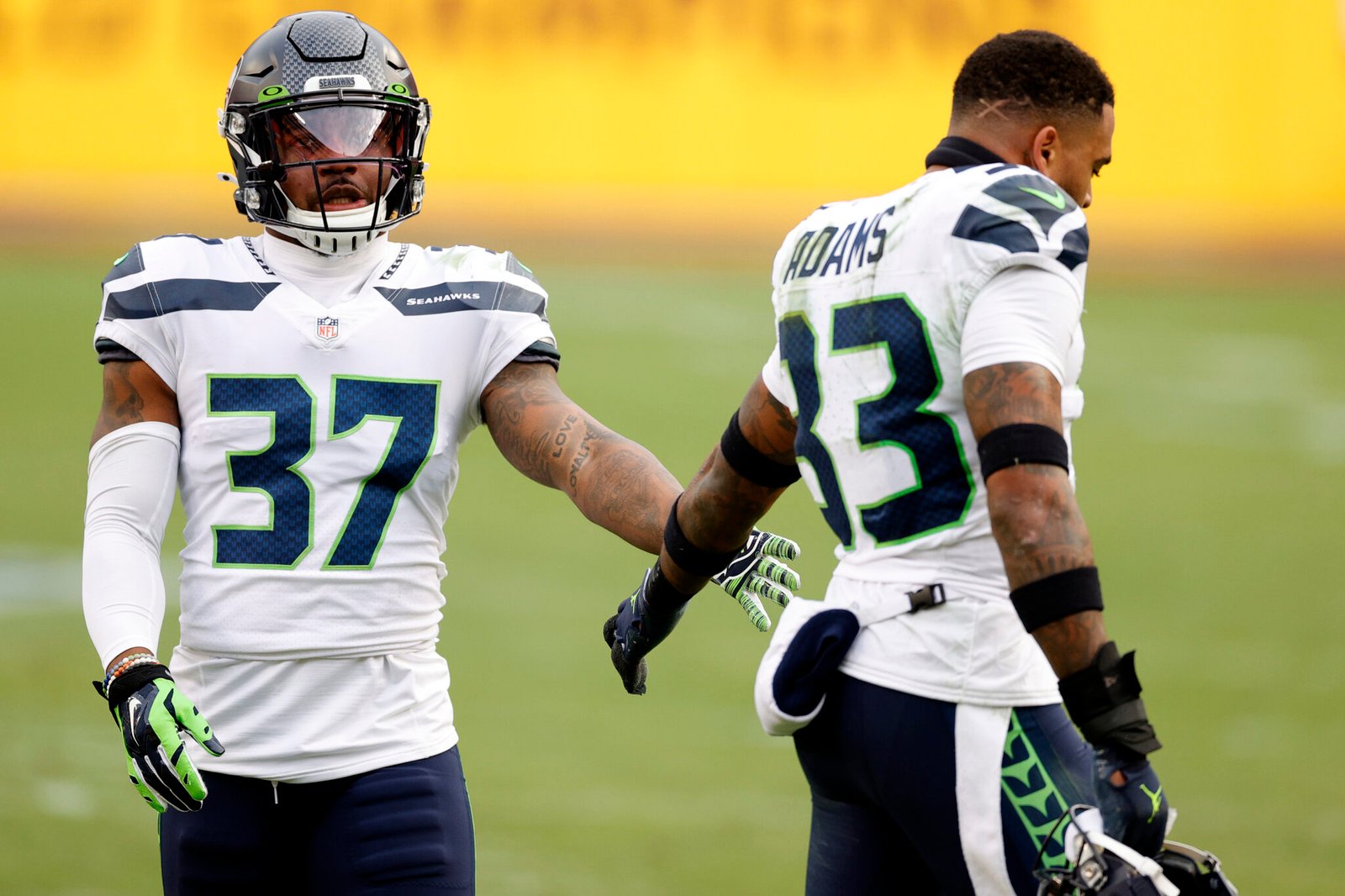 Quandre Diggs #37 con los Seattle Seahawks junto a  Jamal Adams #33 (Fotografía: Tim Nwachukwu/Getty Images)