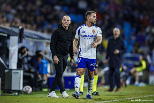 Julián Calero en el banquillo de La Romareda contra el Real Zaragoza