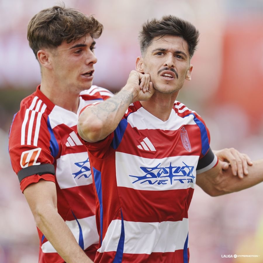 Celebración del Granada CF en el gol contra el RC Deportivo