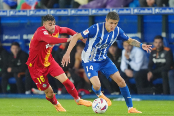 Tenaglia y Rico disputando un balón durante un Deportivo Alavés-Getafe