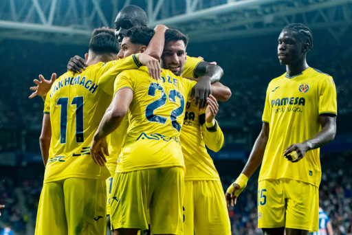 Jugadores del Villarreal celebrando el gol de Ayoze Pérez en el RCDE Stadium 