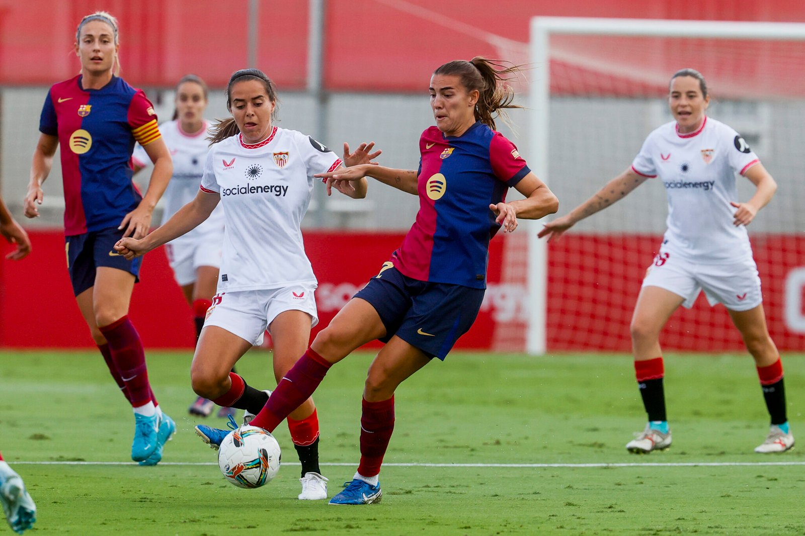 Patri Guijarro durante el partido entre el Sevilla y el Barcelona. Foto: Sport.