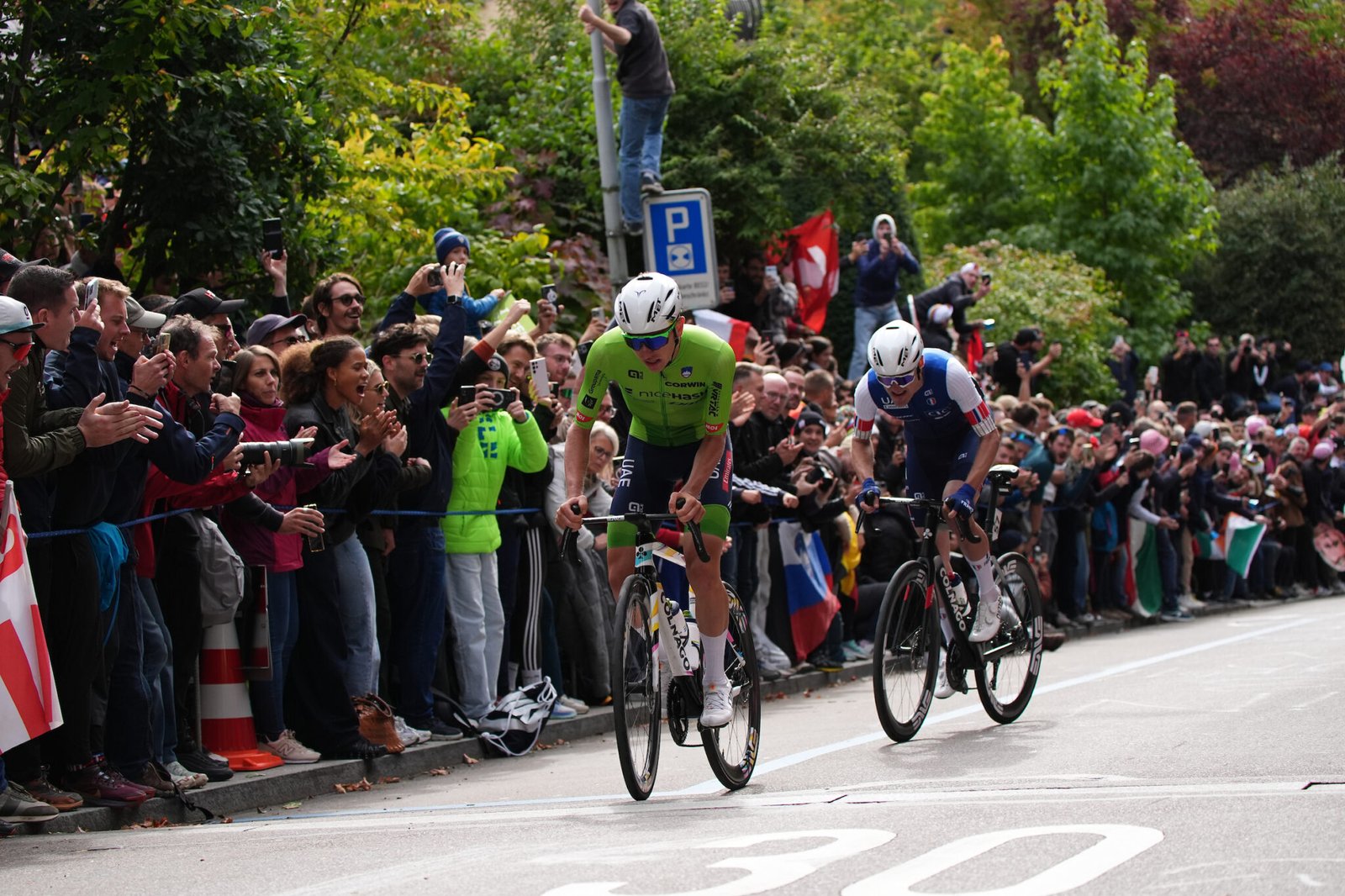 Tadej Pogacar y Pavel Sivakov en el Mundial de Zúrich 2024. Foto: UCI vía X.