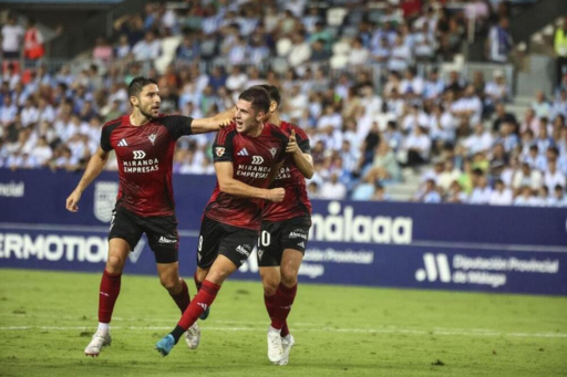 Joaquín Panichelli, celebrando su primer gol con el Mirandés