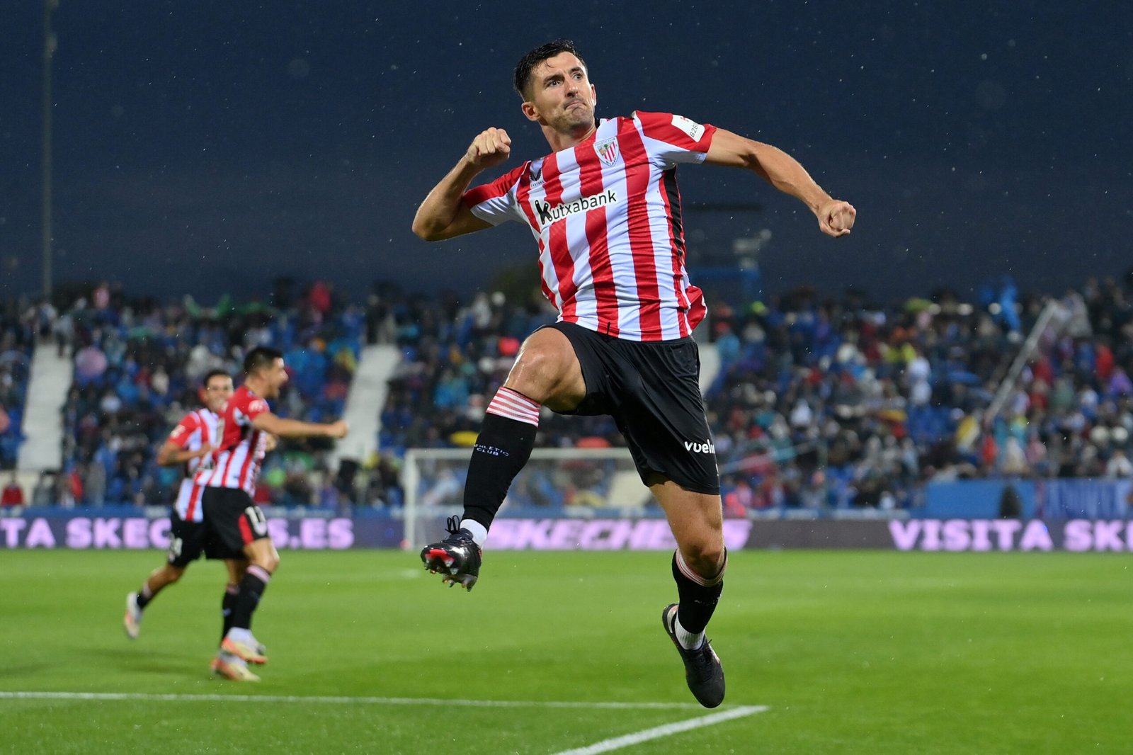 Dani Vivian celebrando el gol