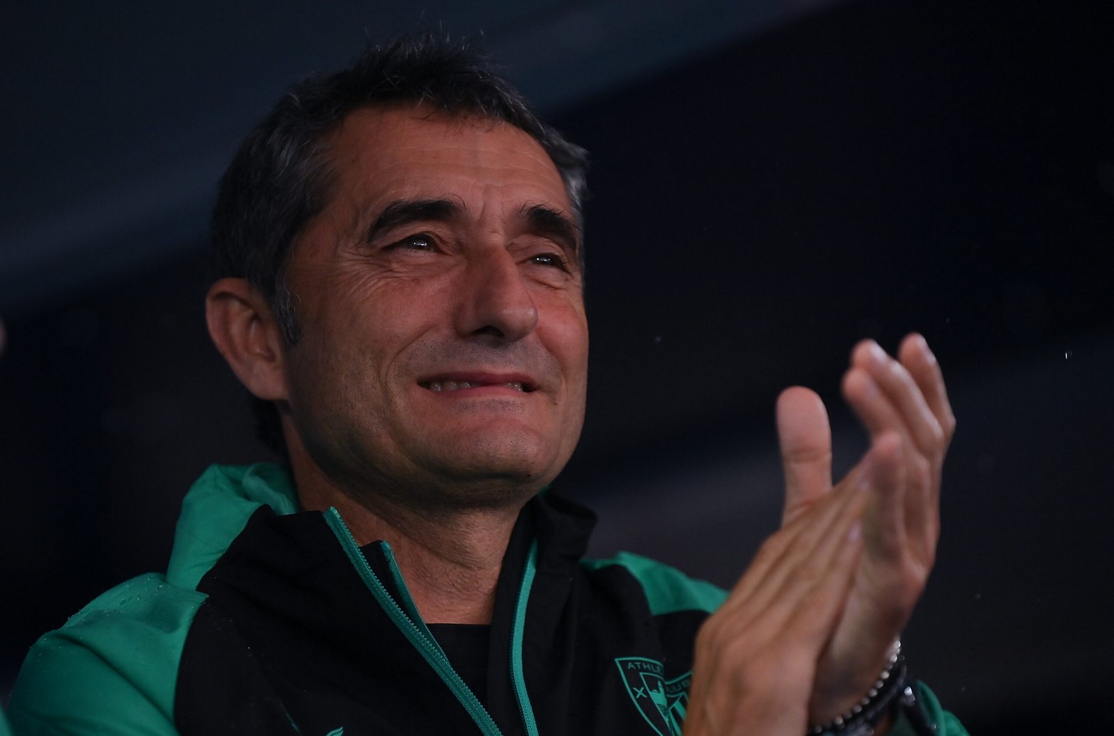 Ernesto Valverde aplaudiendo