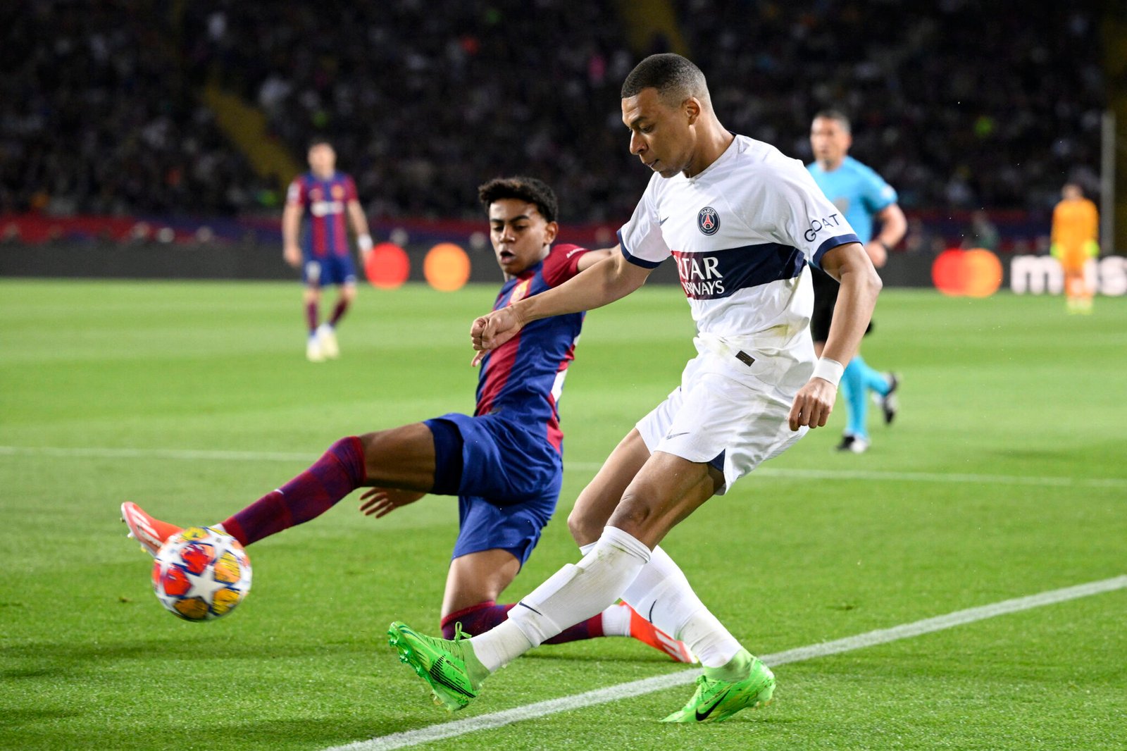 Barcelona's Spanish forward #27 Lamine Yamal (L) fights for the ball with Paris Saint-Germain's French forward #07 Kylian Mbappe during the UEFA Champions League quarter-final second leg football match between FC Barcelona and Paris SG at the Estadi Olimpic Lluis Companys in Barcelona on April 16, 2024. (Photo by Josep LAGO / AFP) (Photo by JOSEP LAGO/AFP via Getty Images)