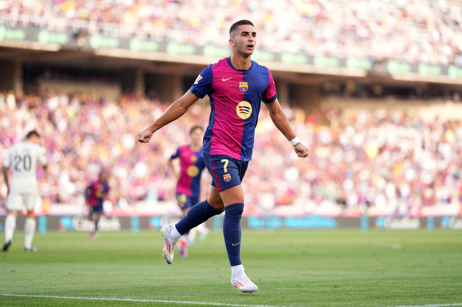 Ferran celebrando ante el Valladolid