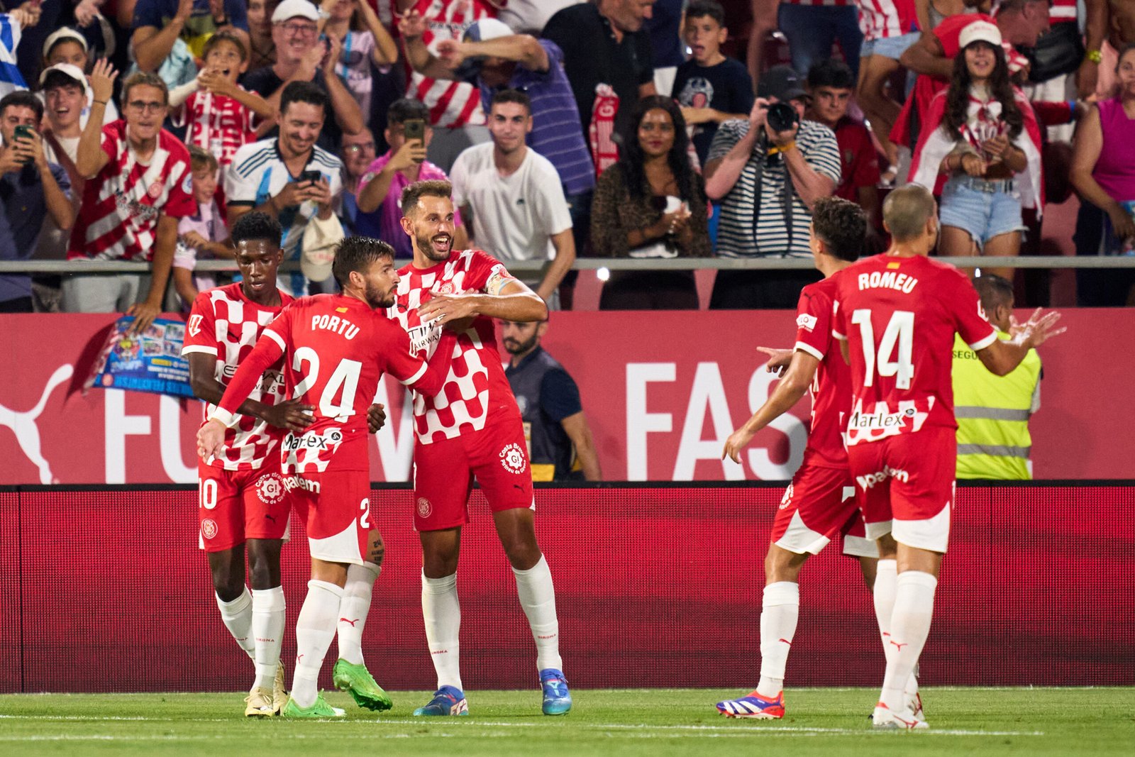 girona celebrando gol