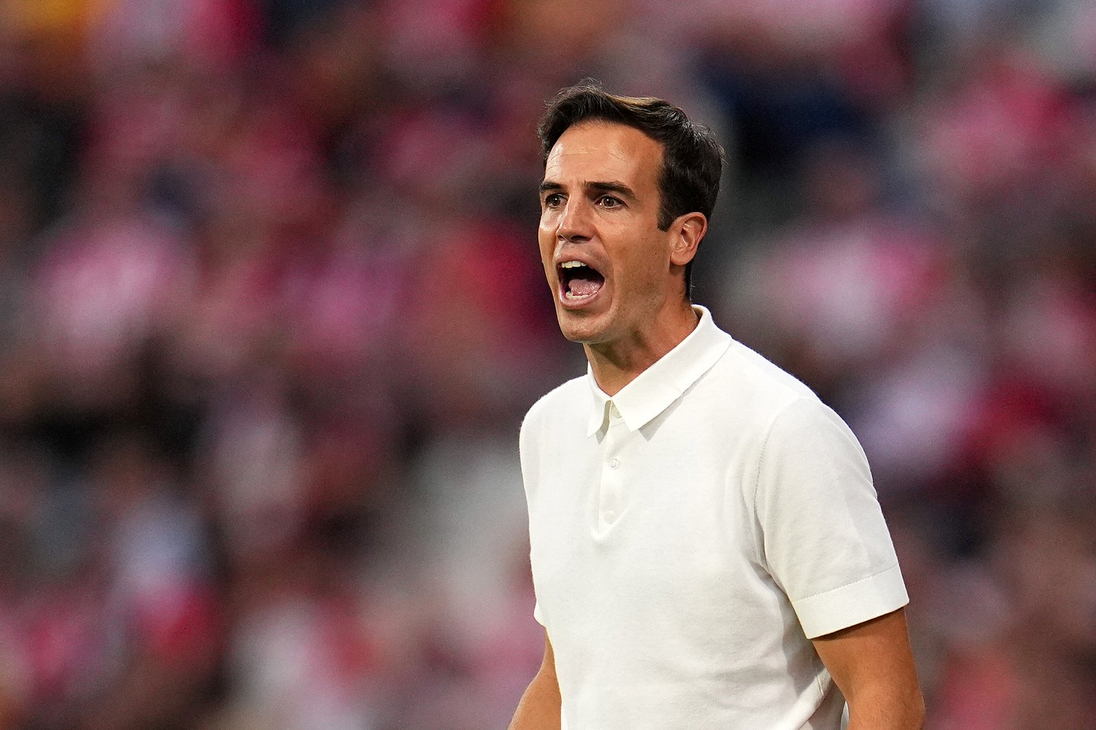 GIRONA, SPAIN - SEPTEMBER 25: Inigo Perez, Head Coach of Rayo Vallecano, reacts during the La Liga EA Sports match between Girona FC and Rayo Vallecano at Montilivi Stadium on September 25, 2024 in Girona, Spain. (Photo by Aitor Alcalde/Getty Images)