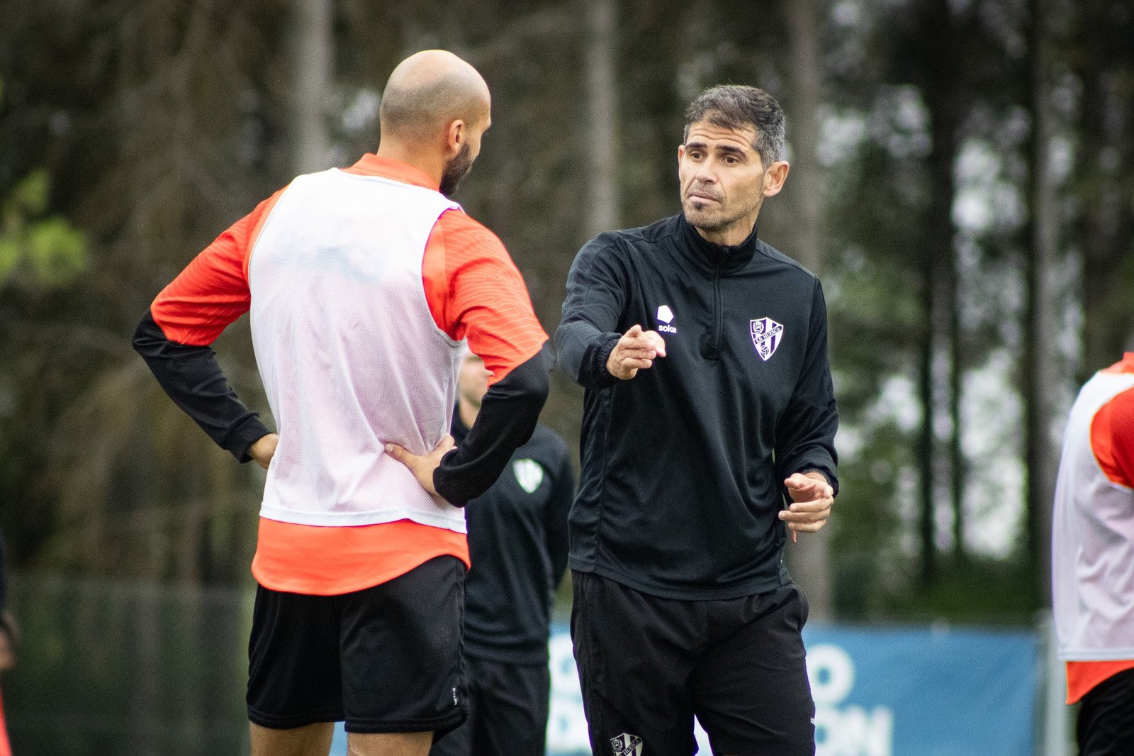 Antonio Hidalgo preparando el partido 