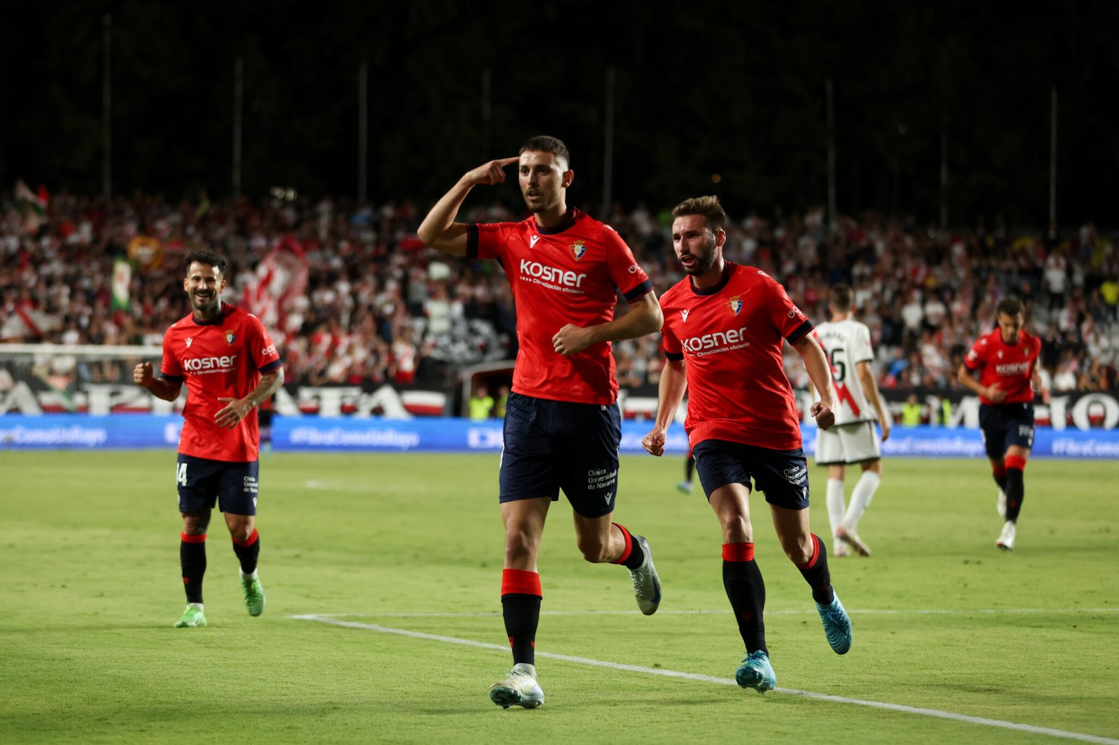 Raul Garcia de Haro celebrando un gol