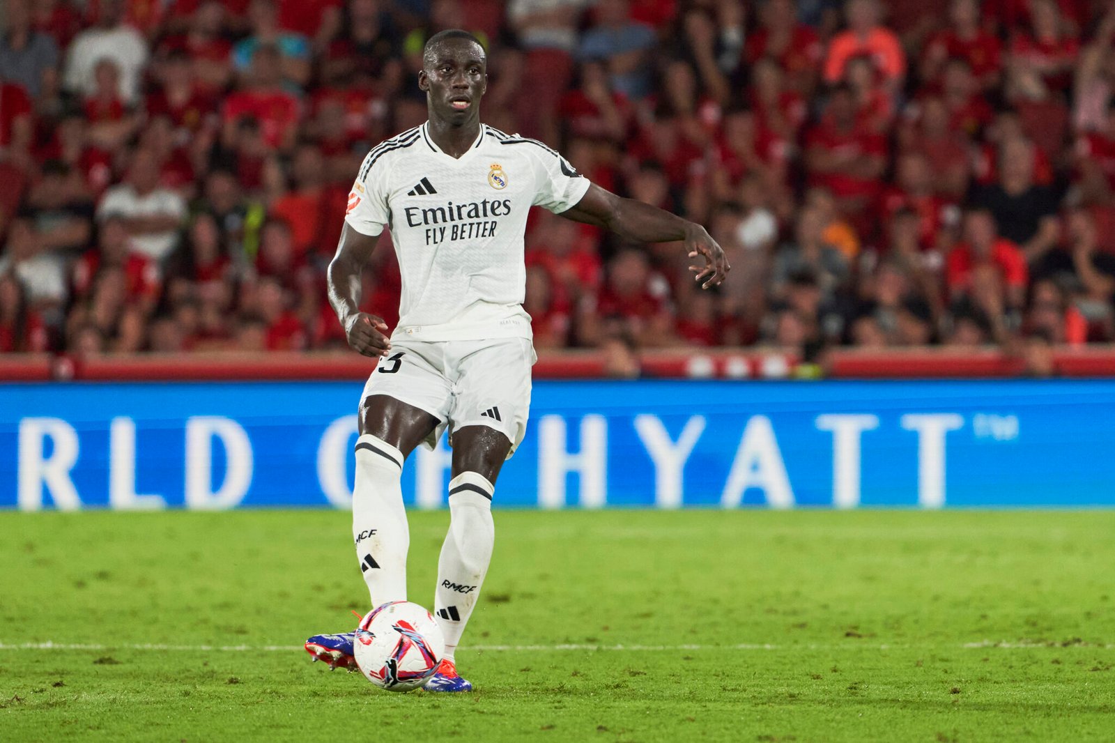 Ferland Mendy frente al Mallorca