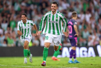 SEVILLE, SPAIN - SEPTEMBER 29: Giovani Lo Celso of Real Betis celebrates scoring his team's first goal during the LaLiga match between Real Betis Balompie and RCD Espanyol de Barcelona at Estadio Benito Villamarin on September 29, 2024 in Seville, Spain. (Photo by Fran Santiago/Getty Images)