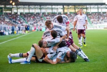 El Albacete Balompié celebra un gol