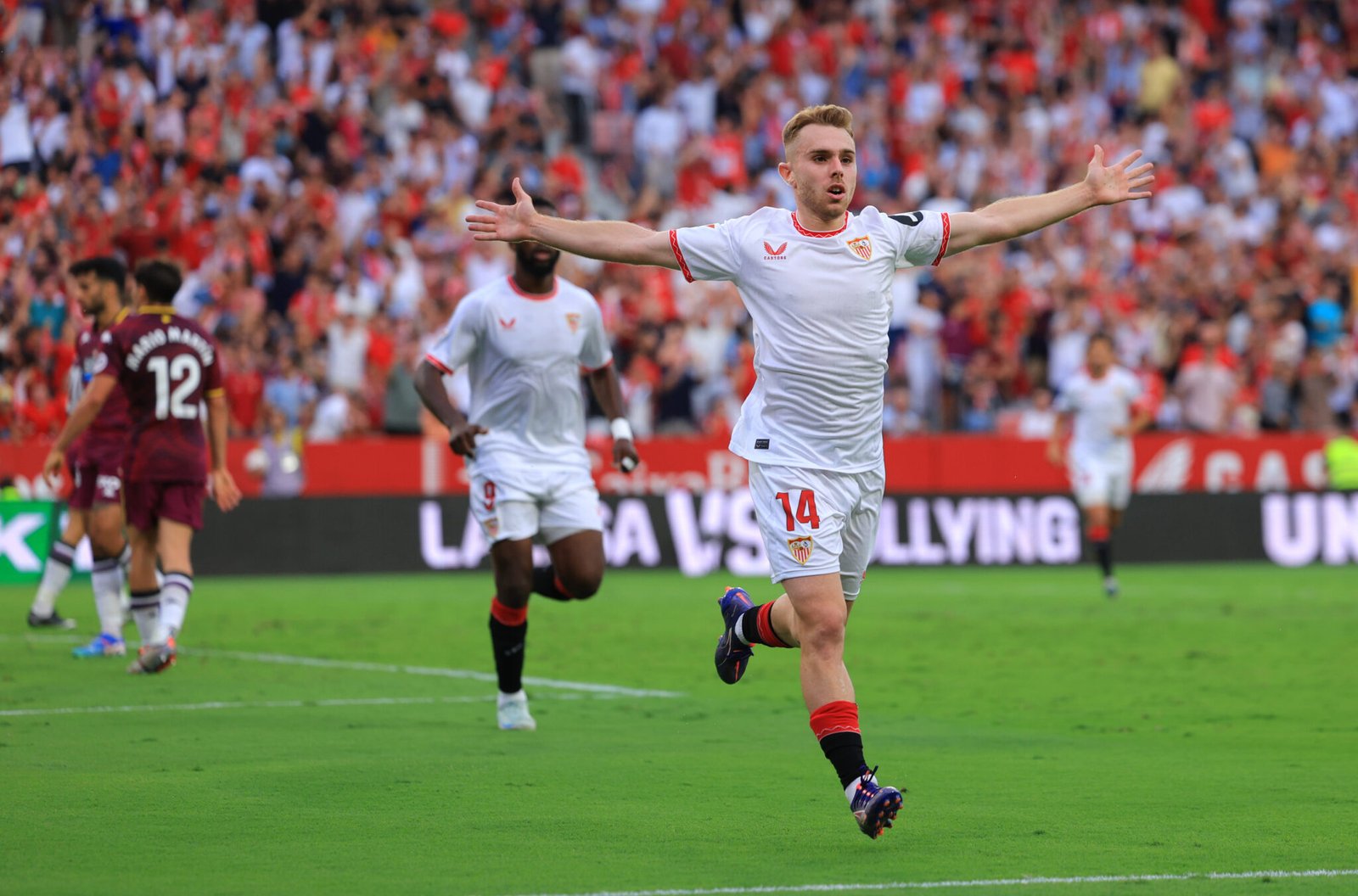 Peque celebra el gol de la primera parte del Sevilla FC