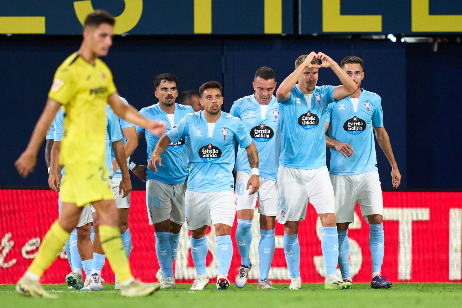 VILLARREAL, SPAIN - AUGUST 26: Carl Starfelt of RC Celta celebrates with teammates after scoring their team's third goal during the LaLiga EA Sports match between Villarreal CF and RC Celta de Vigo at Estadio de la Ceramica on August 26, 2024 in Villarreal, Spain. (Photo by Alex Caparros/Getty Images)