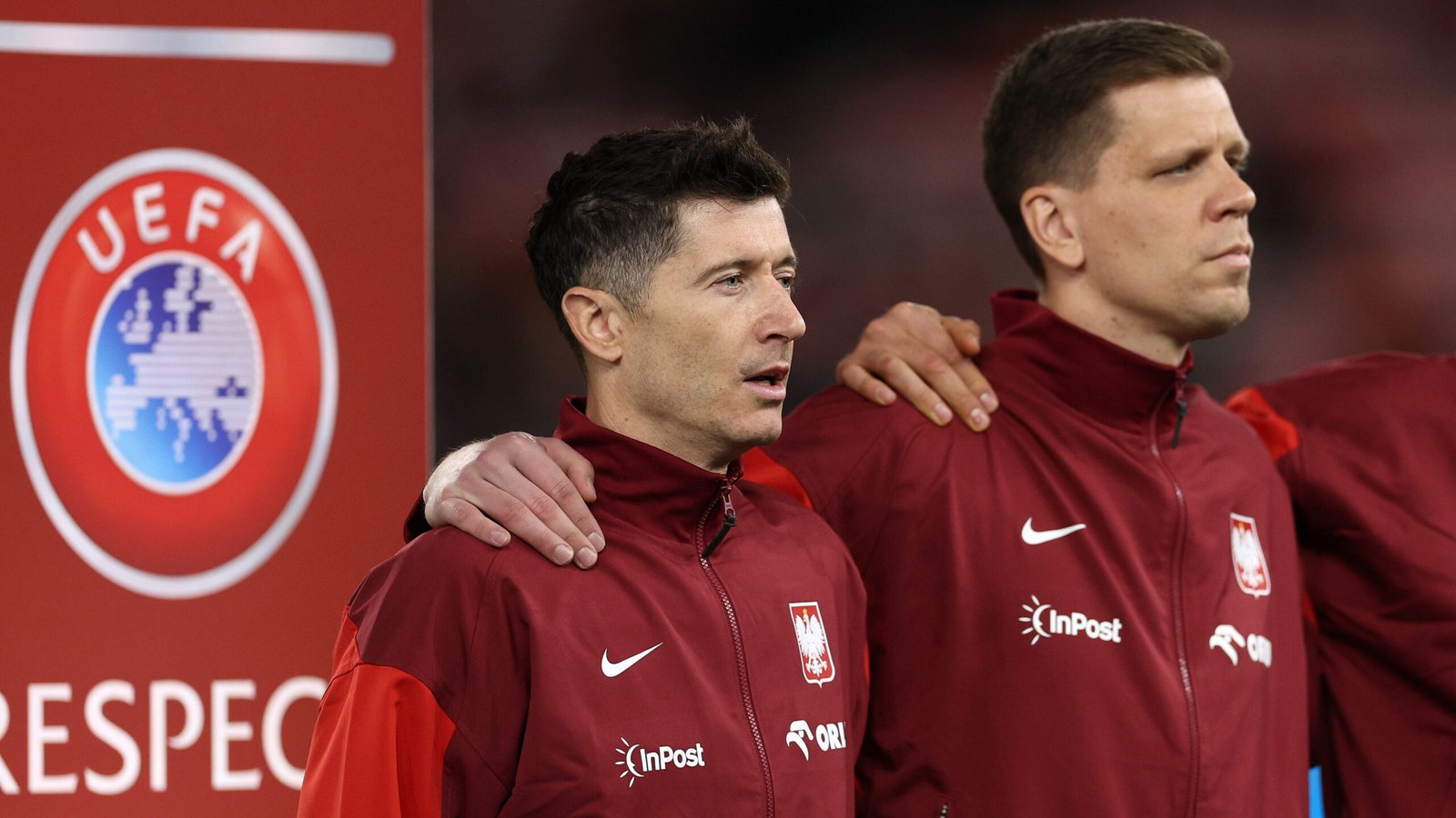 CARDIFF, WALES - MARCH 26: Robert Lewandowski and Wojciech Szczesny of Poland sing the national anthem during the UEFA EURO 2024 Play-Offs semifinal match between Wales and Poland/Estonia at Cardiff City Stadium on March 26, 2024 in Cardiff, Wales. (Photo by Richard Heathcote/Getty Images) (Photo by Richard Heathcote/Getty Images)