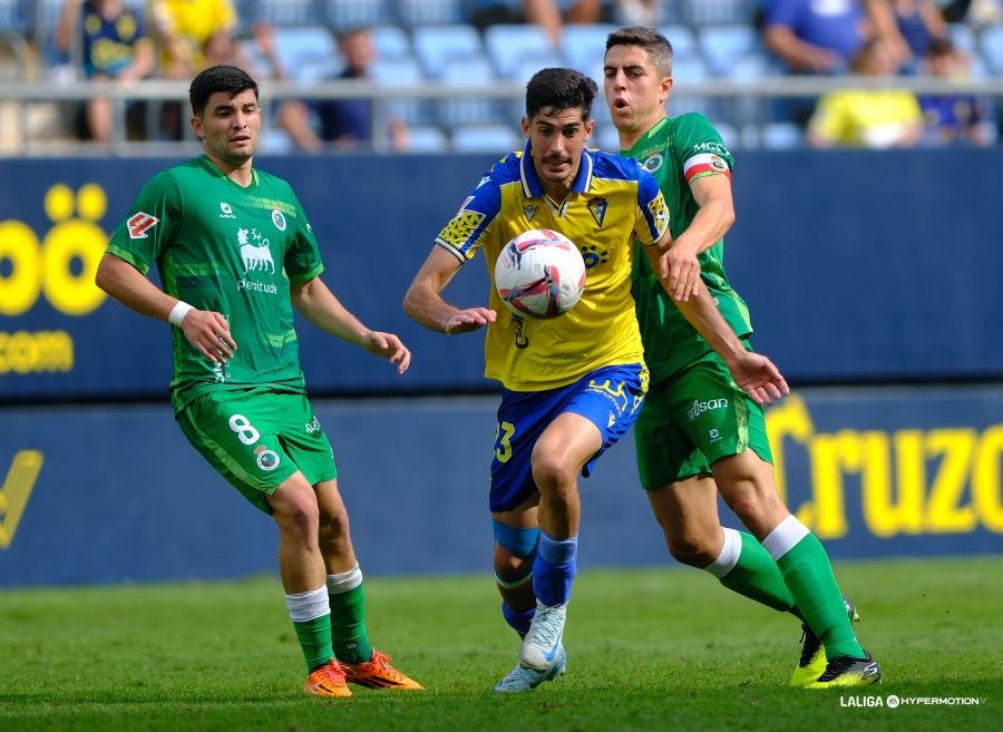 El Cádiz de Paco López en el partido frente al Racing de Santander