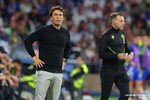 Rubi, entrenador de la UD Almería, en el área técnica del partido contra el Real Zaragoza