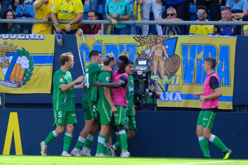 El Racing celebra el gol de la victoria en el Nuevo Mirandilla