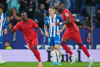 Lukabakio celebra su primer gol en el RCDE Stadium