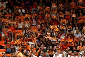 La afición del Valencia Basket en La Fonteta