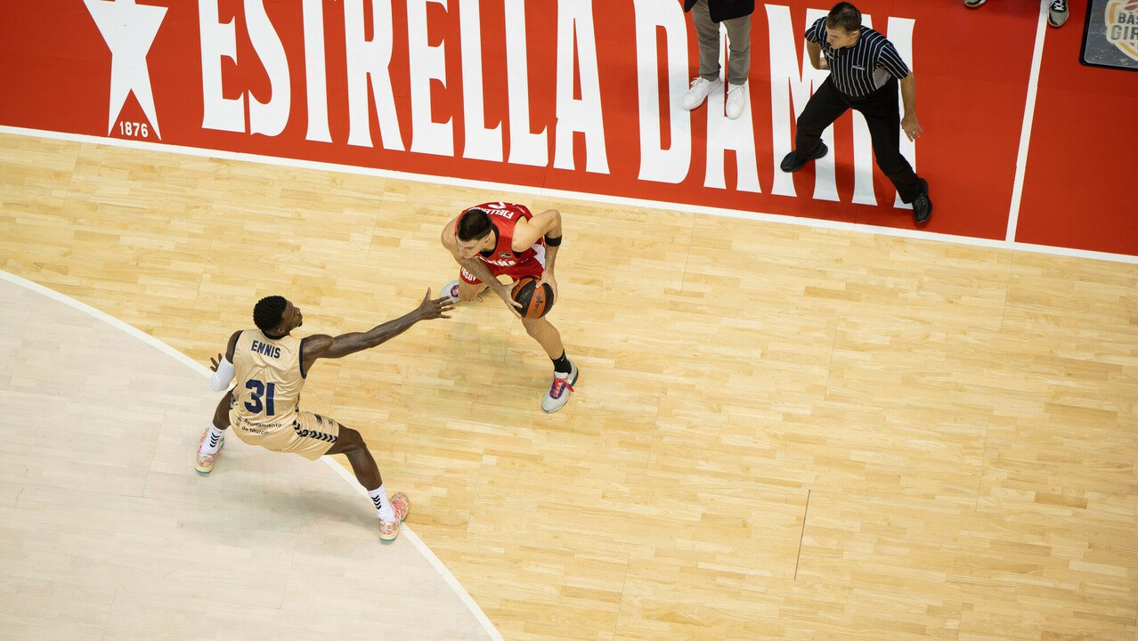 Ennis y Fjellerup en un momento determinado del partido. Fuente: ACB